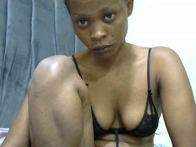 PrettyAlianah webcam