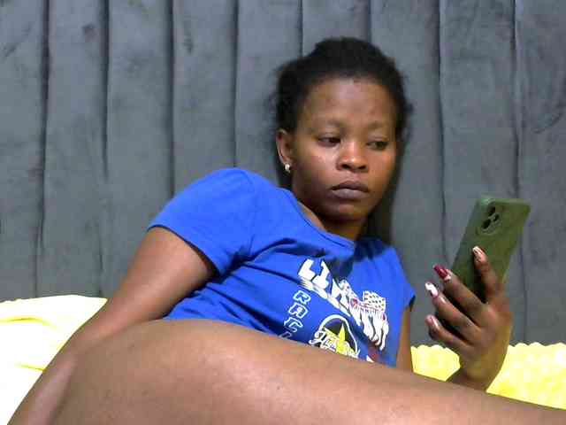 PrettyAlianah webcam