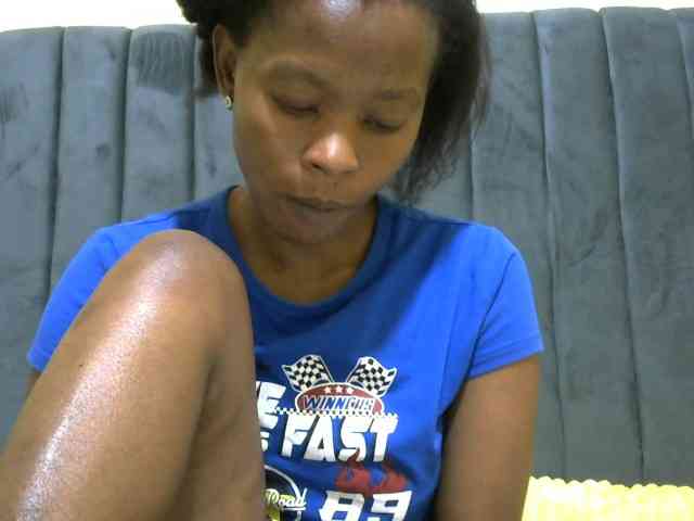 PrettyAlianah webcam