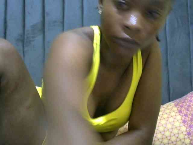 PrettyAlianah webcam