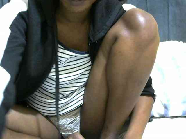 PrettyAlianah webcam