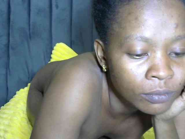 PrettyAlianah webcam