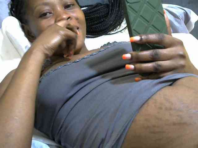 PrettyAlianah webcam