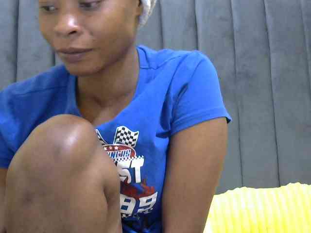 PrettyAlianah webcam