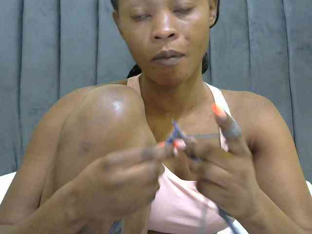 PrettyAlianah webcam