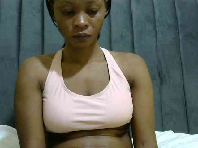 PrettyAlianah webcam