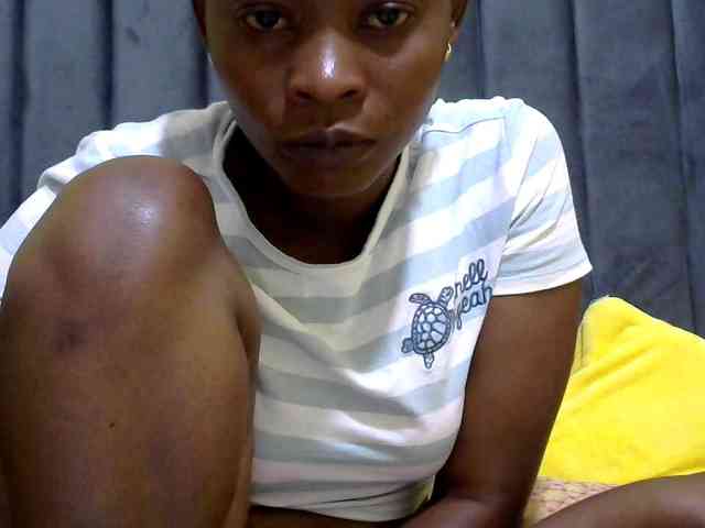PrettyAlianah webcam