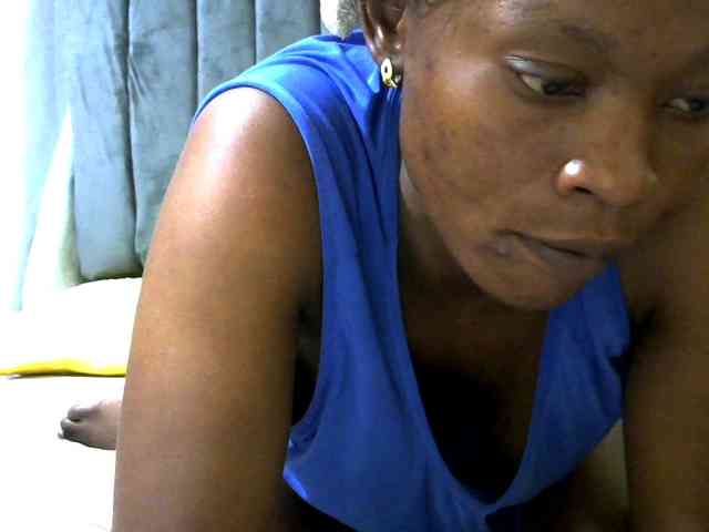 PrettyAlianah webcam