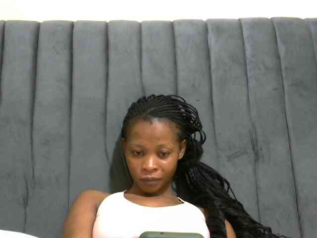 PrettyAlianah webcam