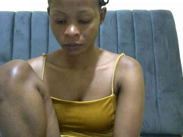 PrettyAlianah webcam