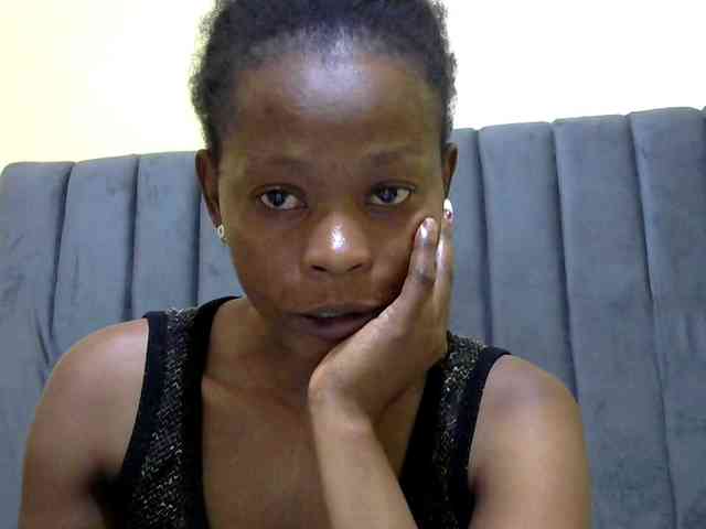 PrettyAlianah webcam
