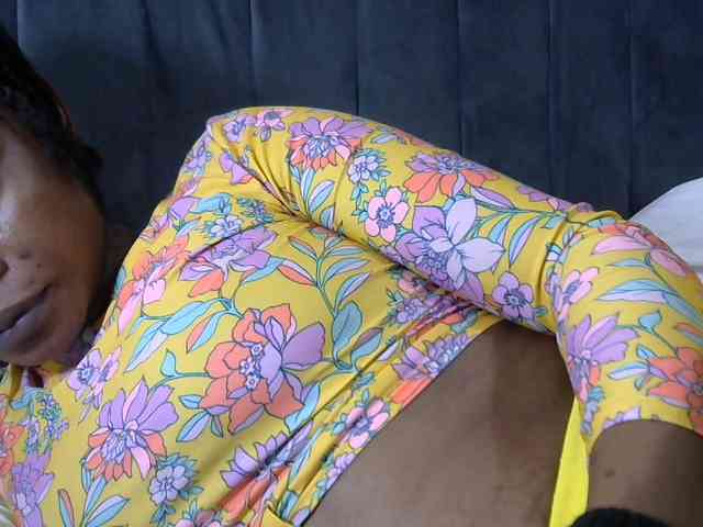 PrettyAlianah webcam