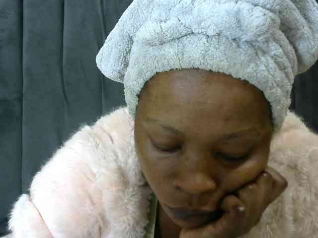 PrettyAlianah webcam
