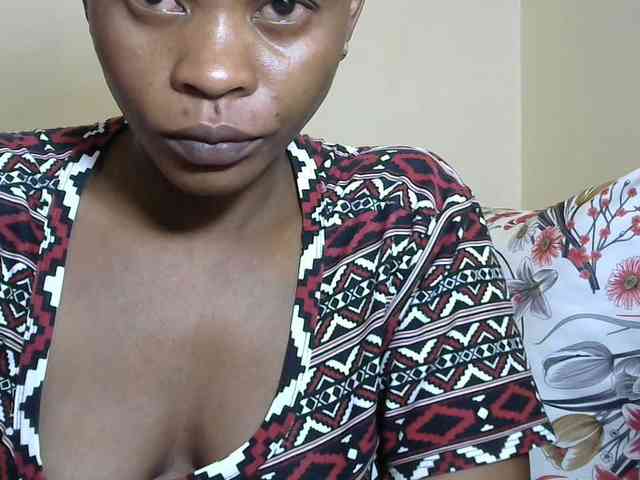 PrettyAlianah webcam