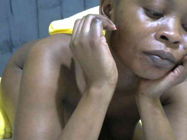 PrettyAlianah webcam