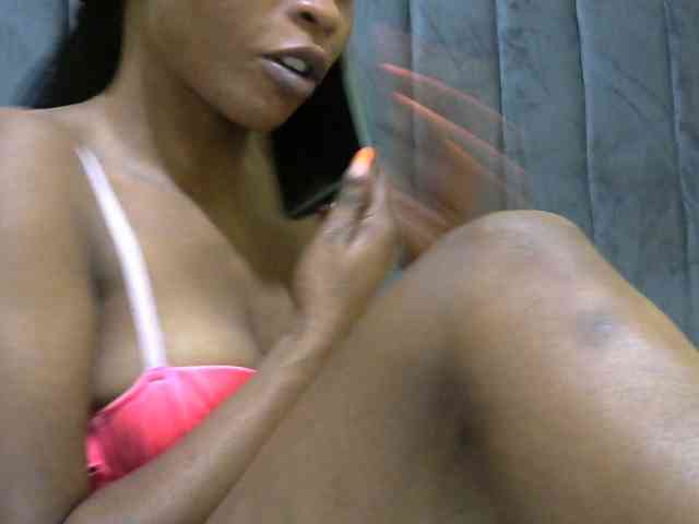 PrettyAlianah webcam