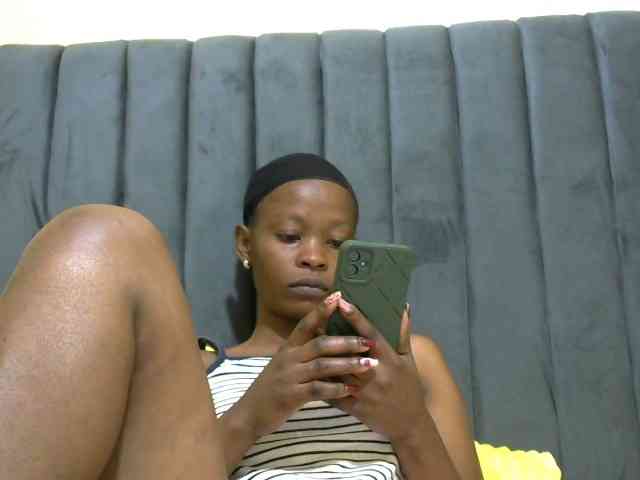PrettyAlianah webcam