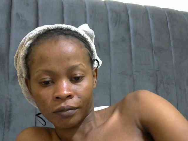 PrettyAlianah webcam