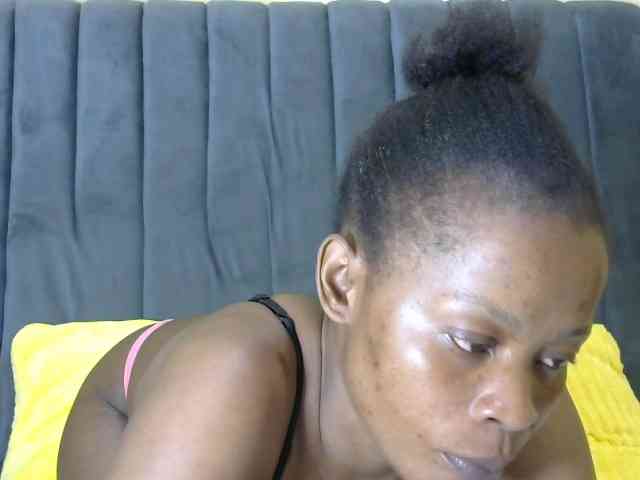 PrettyAlianah webcam
