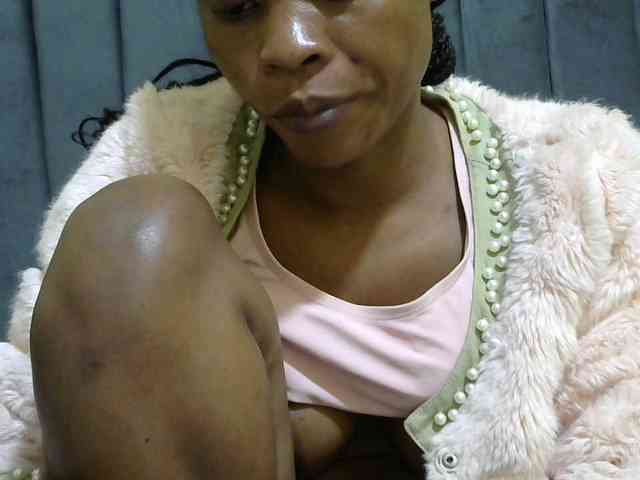 PrettyAlianah webcam