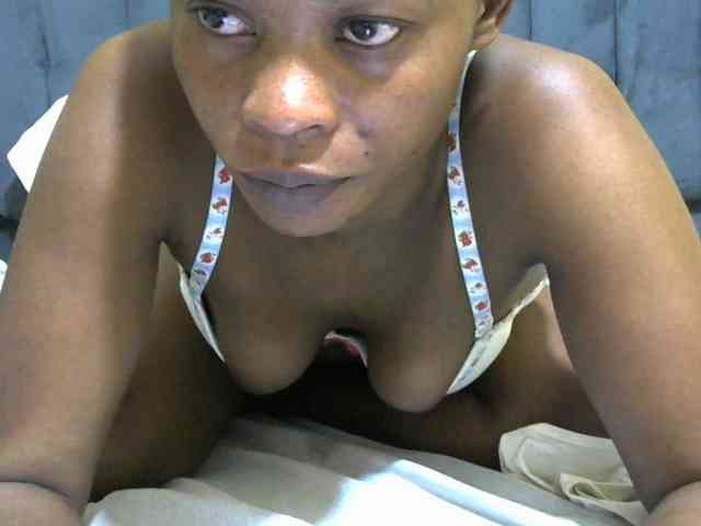 PrettyAlianah webcam