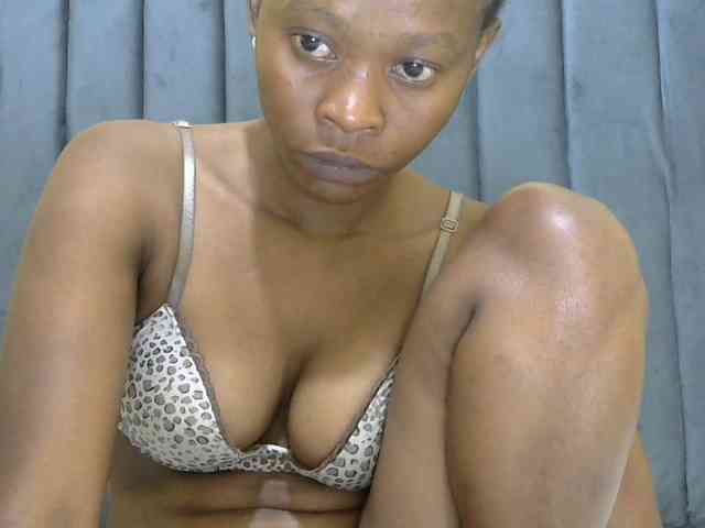 PrettyAlianah webcam