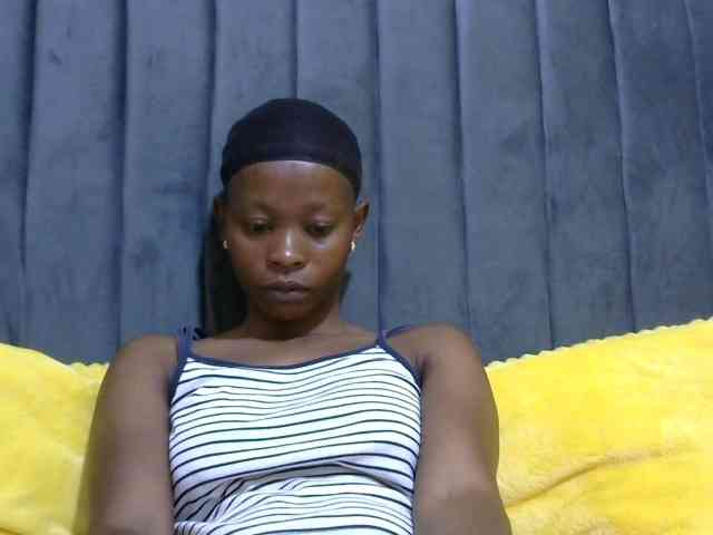 PrettyAlianah webcam