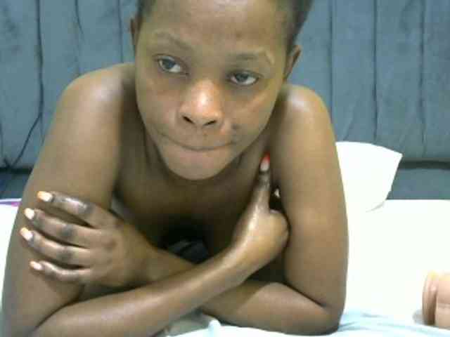 PrettyAlianah webcam