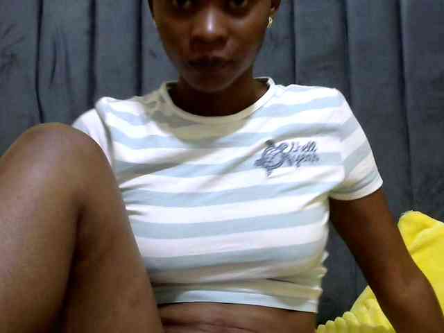 PrettyAlianah webcam