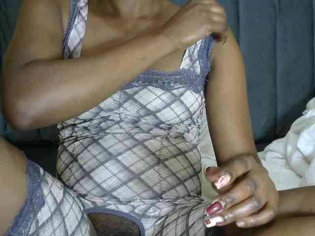 PrettyAlianah webcam
