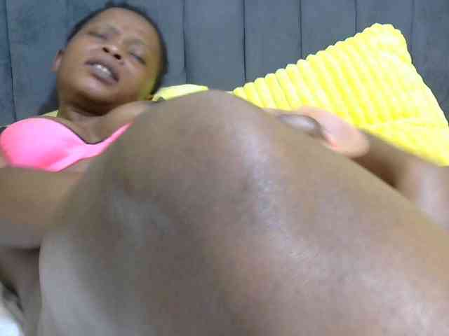 PrettyAlianah webcam