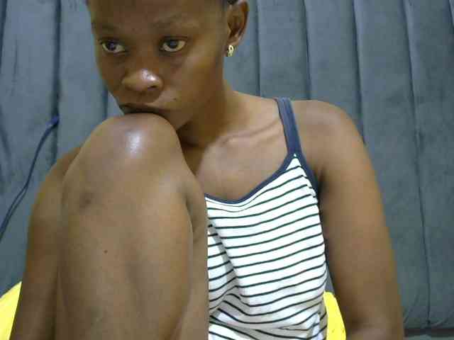 PrettyAlianah webcam