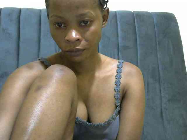 PrettyAlianah webcam