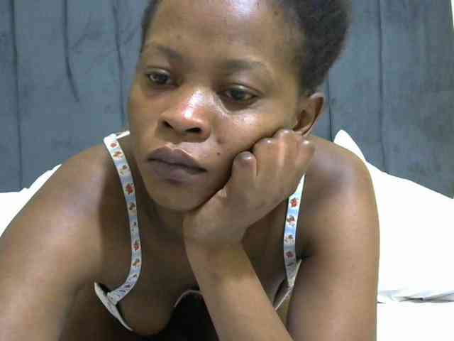 PrettyAlianah webcam