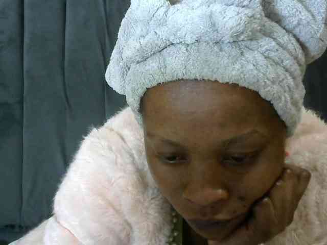 PrettyAlianah webcam