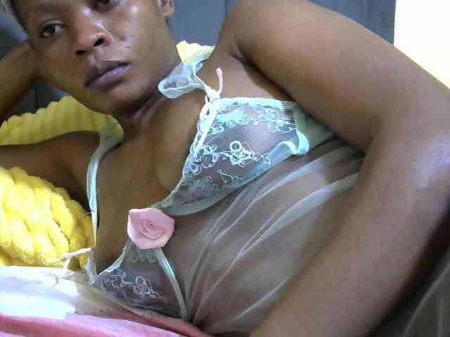 PrettyAlianah webcam