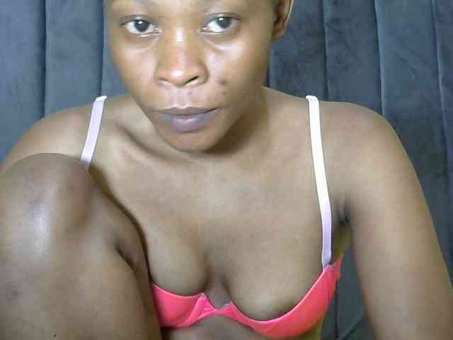 PrettyAlianah webcam