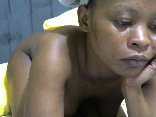 PrettyAlianah webcam