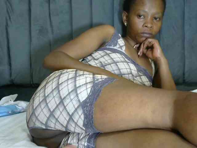 PrettyAlianah webcam