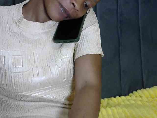 PrettyAlianah webcam
