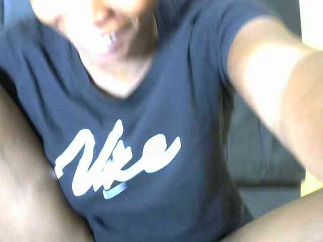 PrettyAlianah webcam