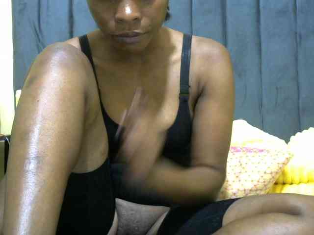 PrettyAlianah webcam
