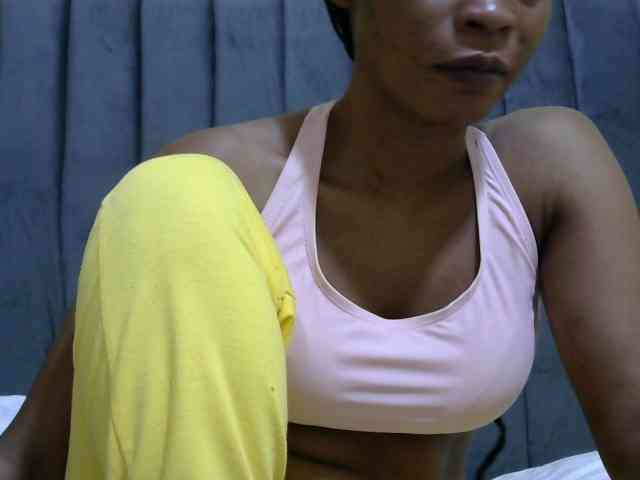 PrettyAlianah webcam