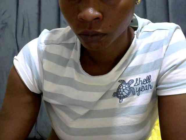 PrettyAlianah webcam