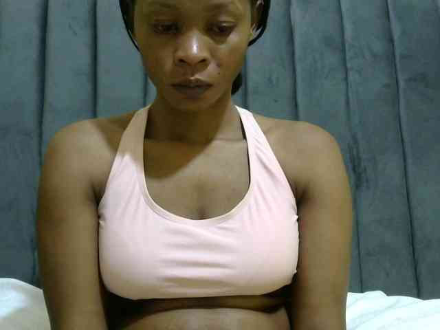 PrettyAlianah webcam