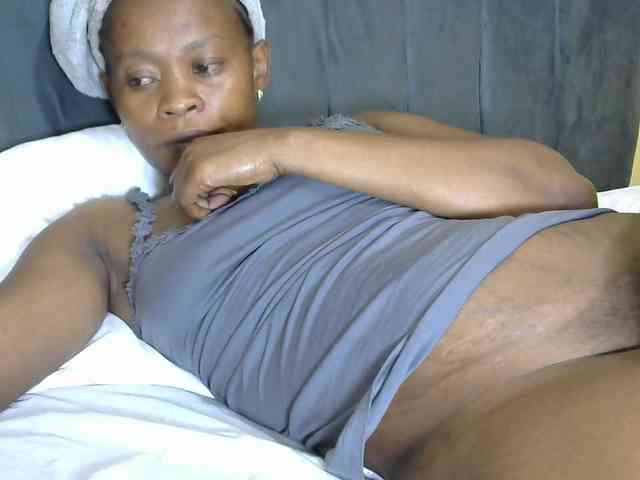 PrettyAlianah webcam