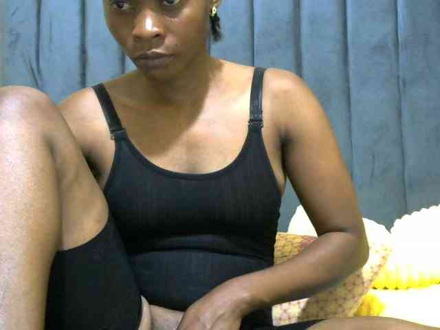 PrettyAlianah webcam