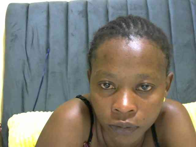 PrettyAlianah webcam
