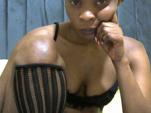 PrettyAlianah webcam