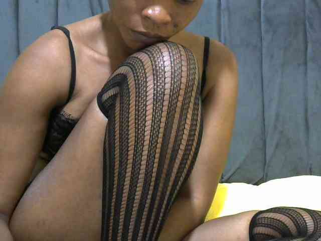 PrettyAlianah webcam